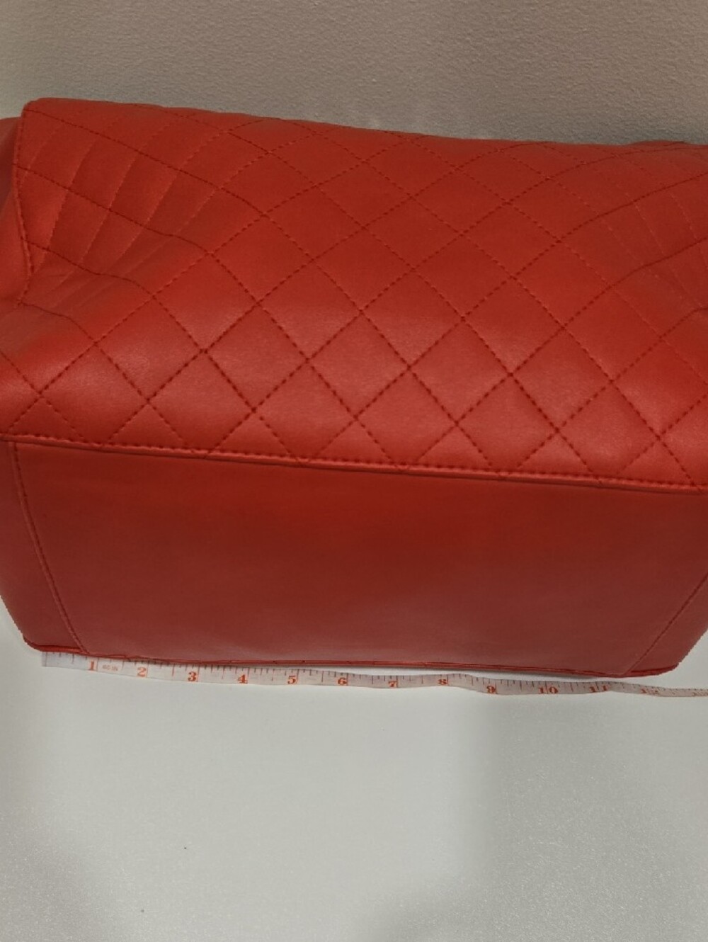 Badgley Miscka Red Quilted Tote Bag with Gold Chain Handles And Heart Key Chain - Picture 11 of 16